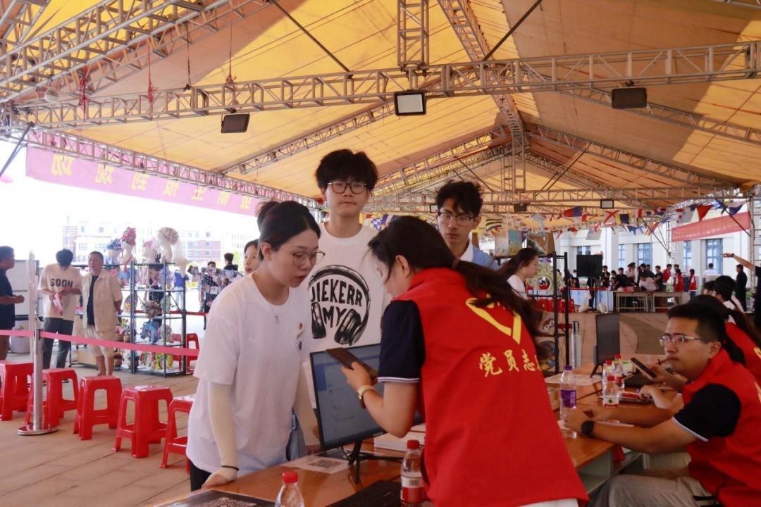 我校扎实开展2025级新生入党启蒙教育活动